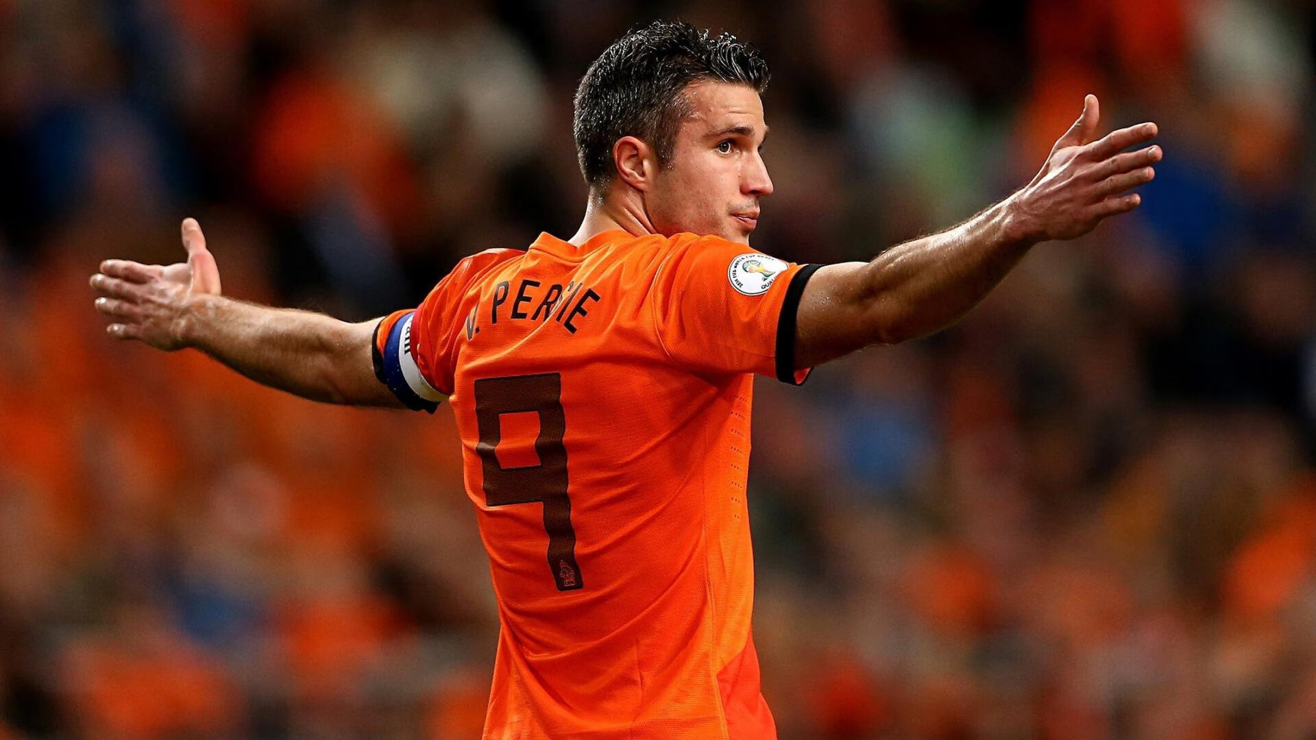 爱游戏体育官方入口-瑞士球迷雪中喝热红酒助威,成全场最靓风景线,瑞士进球被吹